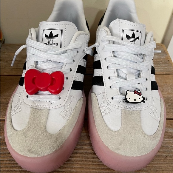 Adidas Original Sambae Hello Kitty - Women’s - Size: 6 - White and Pink Sneakers - Picture 8 of 10